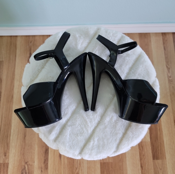 Pleaser Shoes - ‼️SOLD‼️Pleaser 6" in black heels size 7 ½